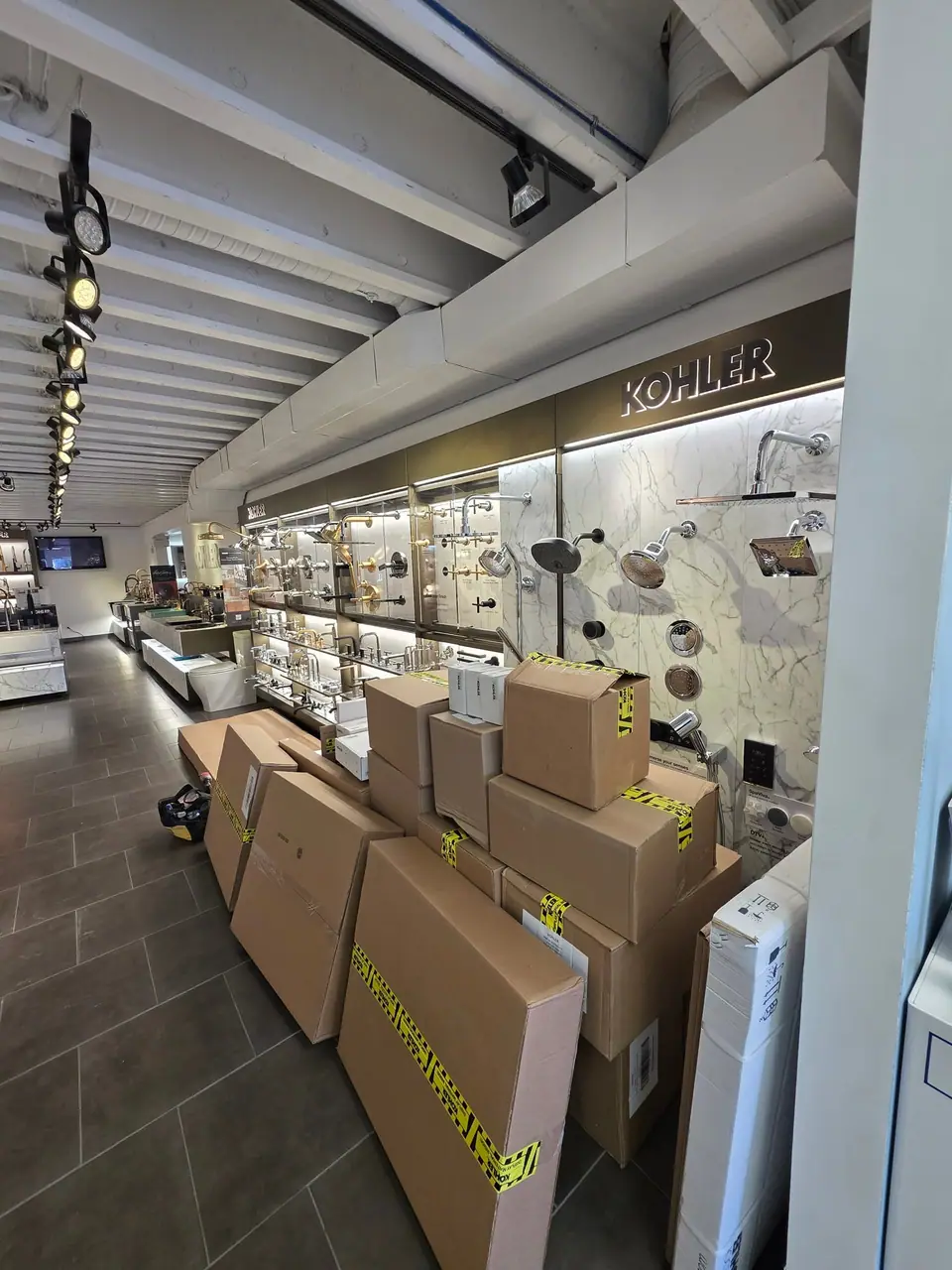 Showroom photo 1 of 153