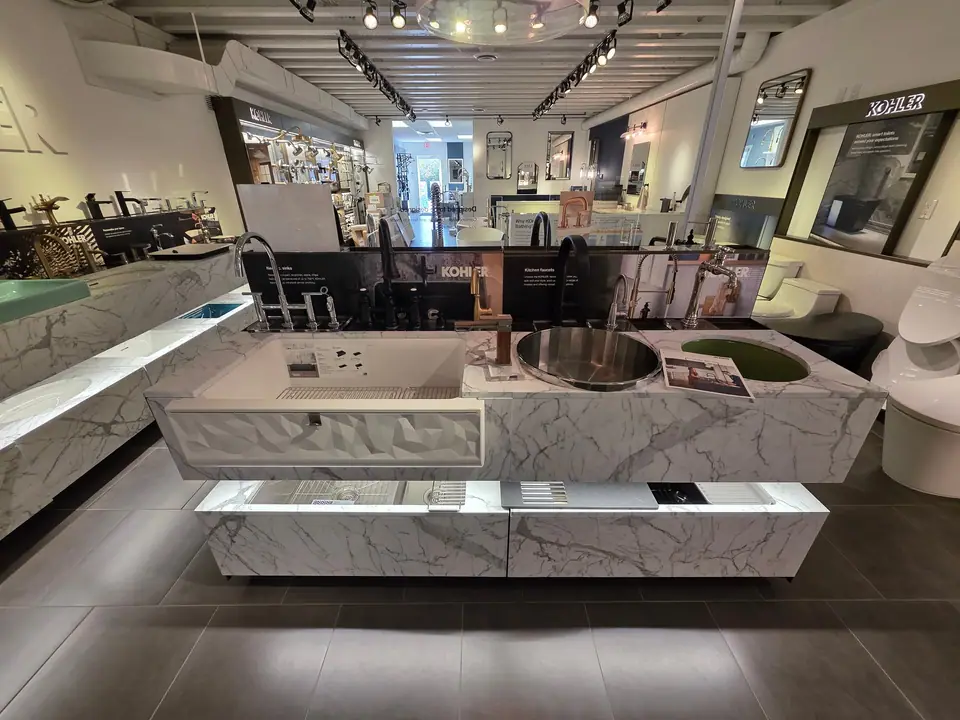 Showroom photo 4 of 153