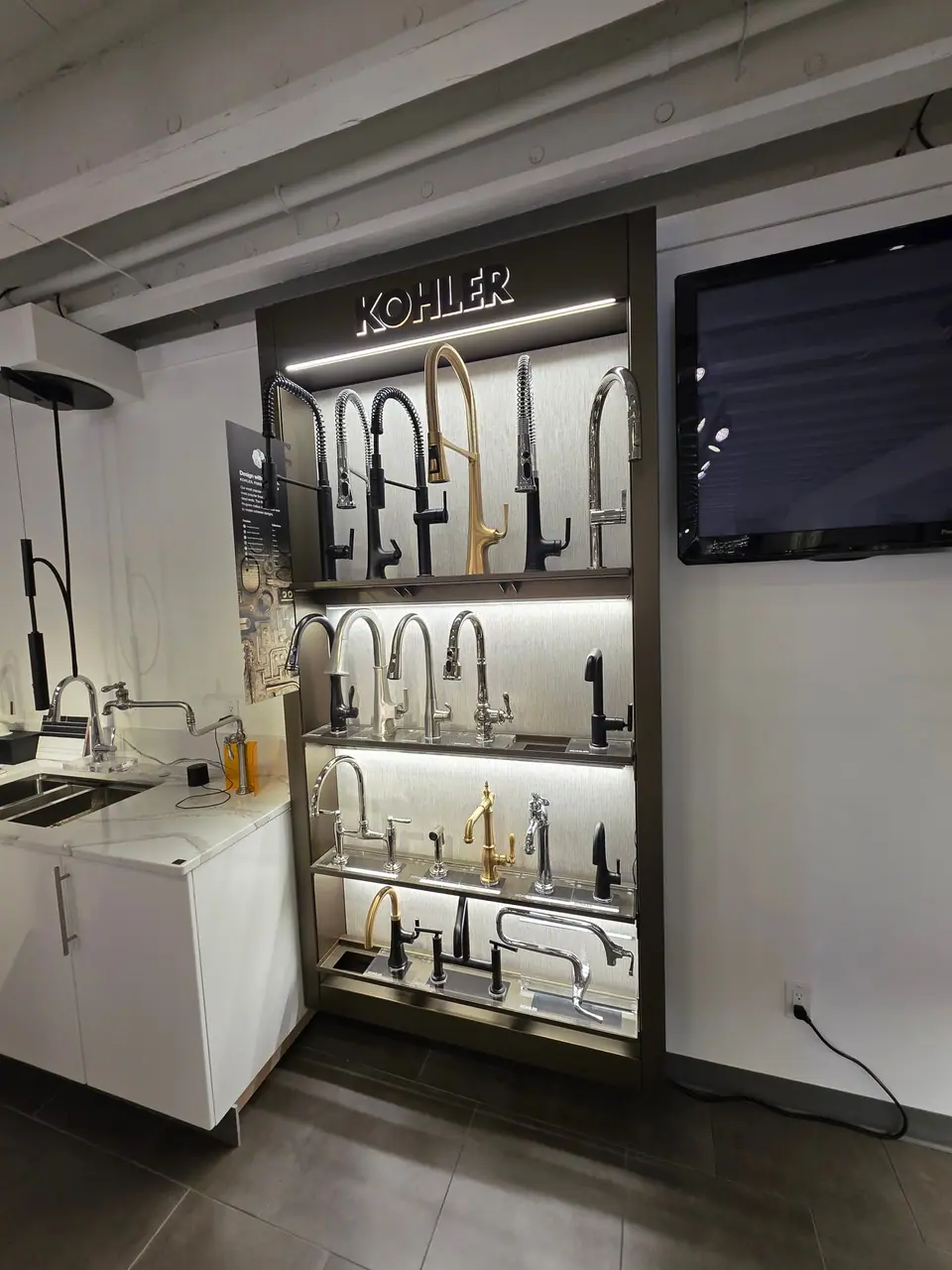 Showroom photo 8 of 153