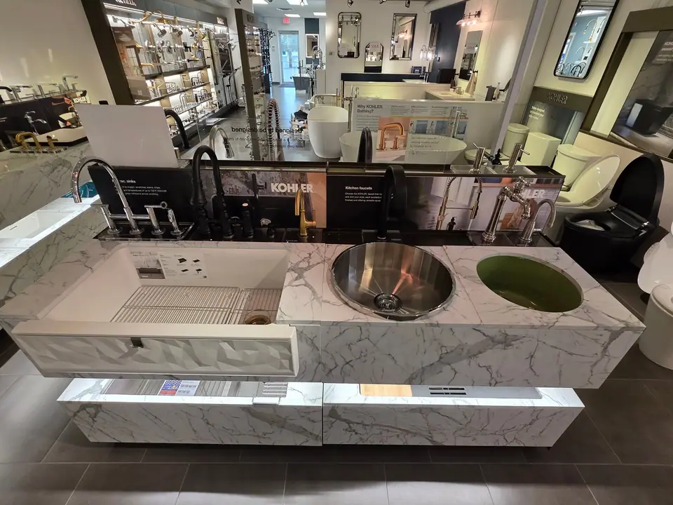 Showroom photo 120 of 153