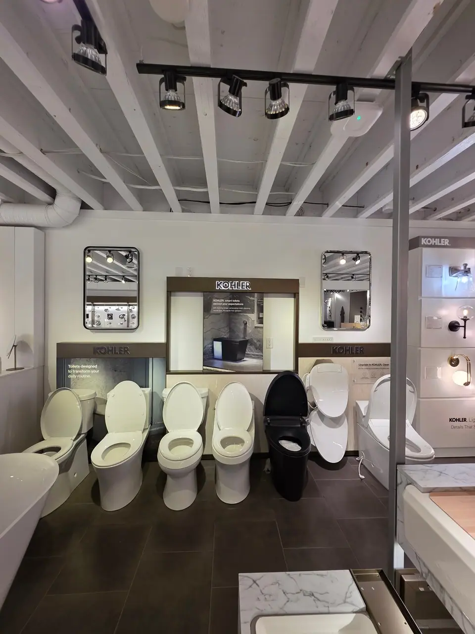 Showroom photo 124 of 153