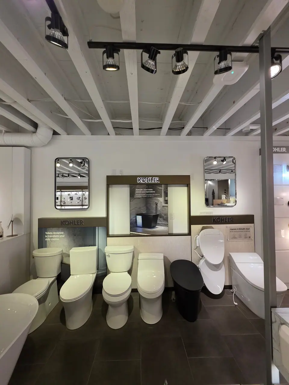 Showroom photo 125 of 153