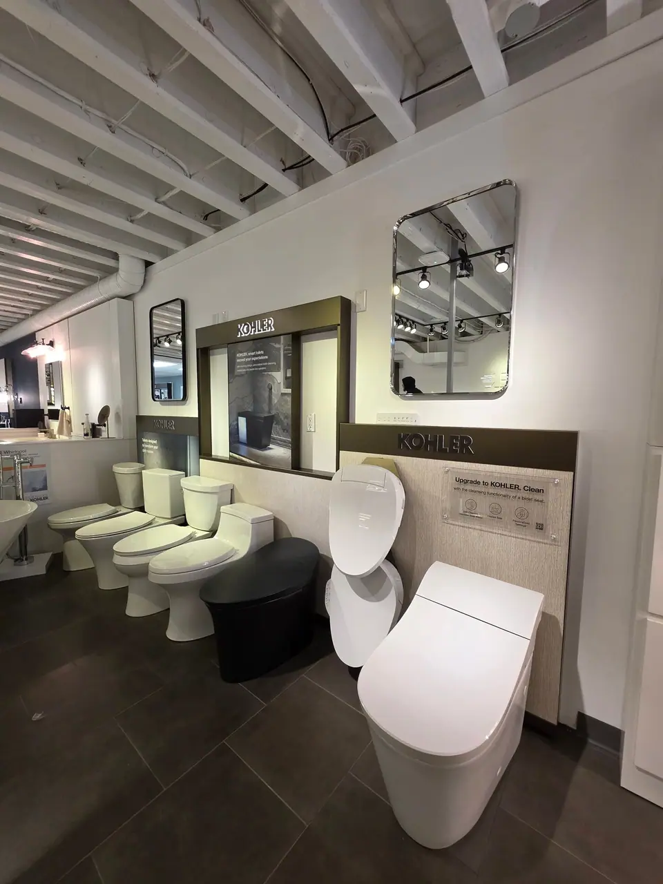 Showroom photo 126 of 153