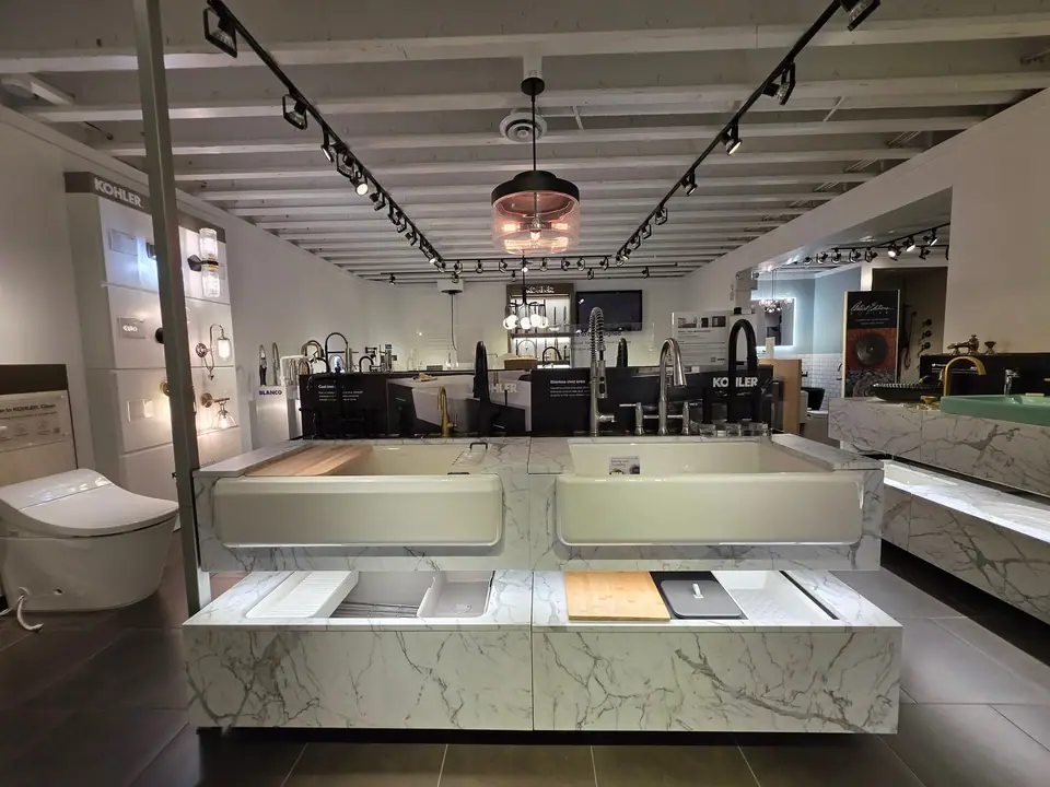 Showroom photo 132 of 153