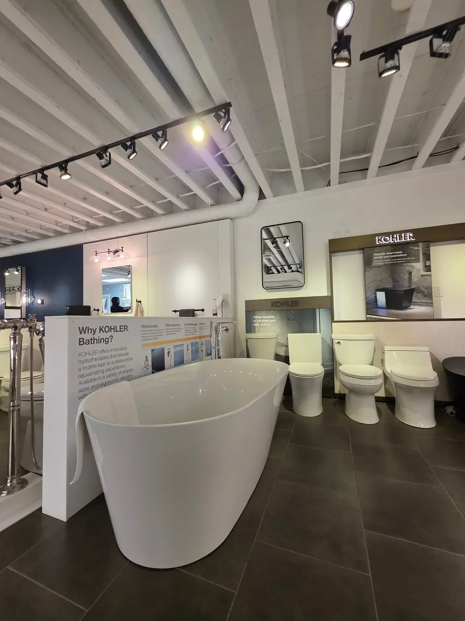 Showroom photo 134 of 153