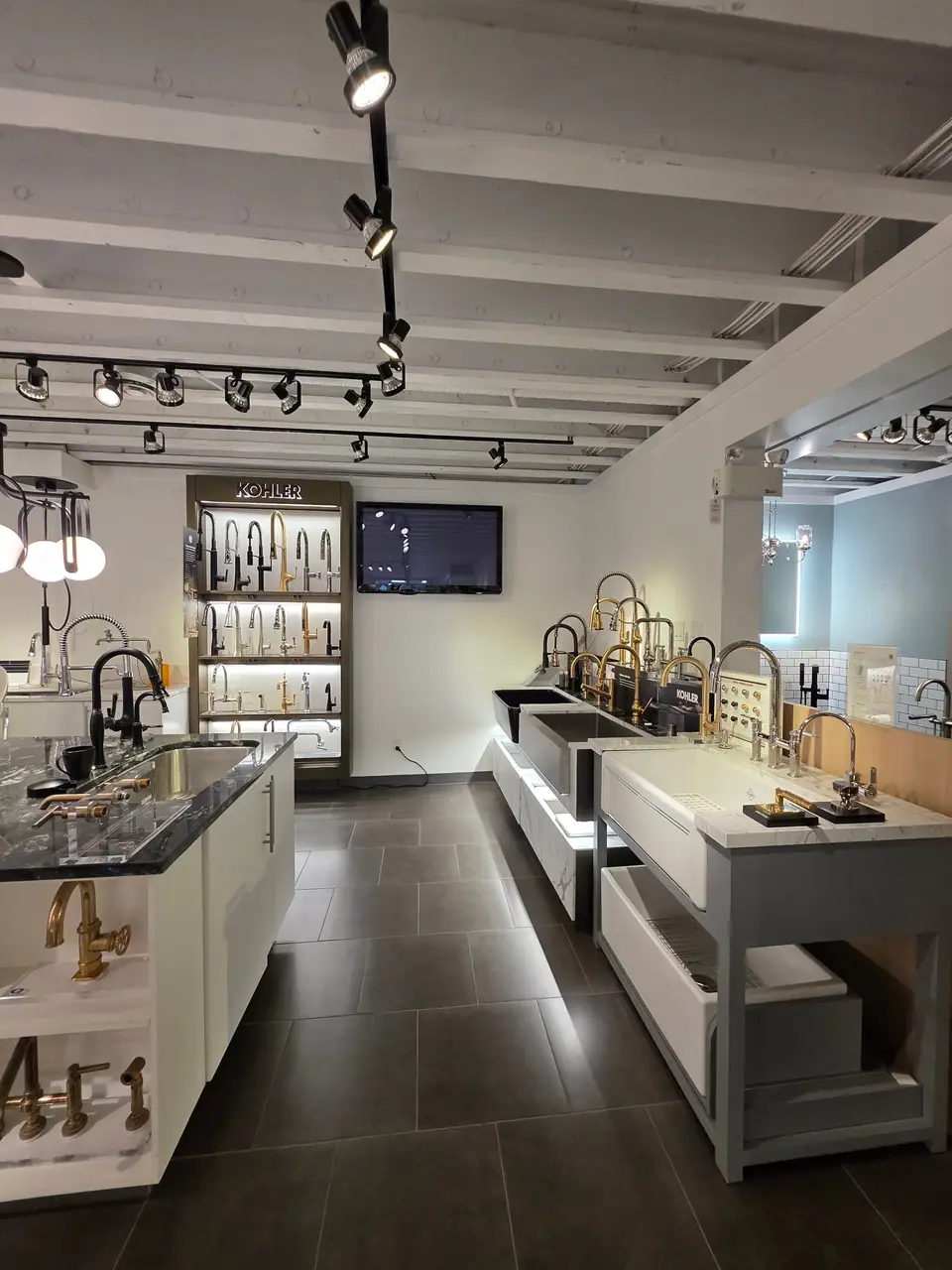 Showroom photo 136 of 153