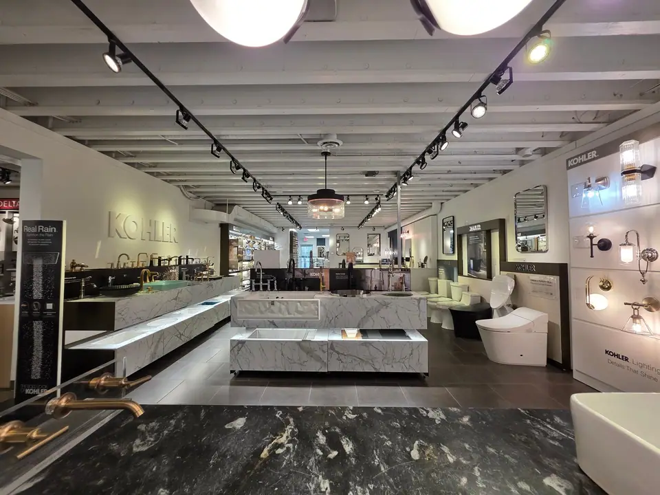 Showroom photo 140 of 153