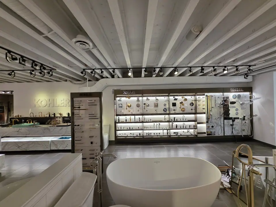 Showroom photo 147 of 153